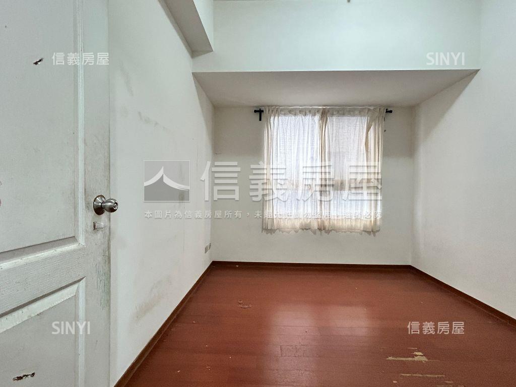 鄉林凱撒２房有車位房屋室內格局與周邊環境