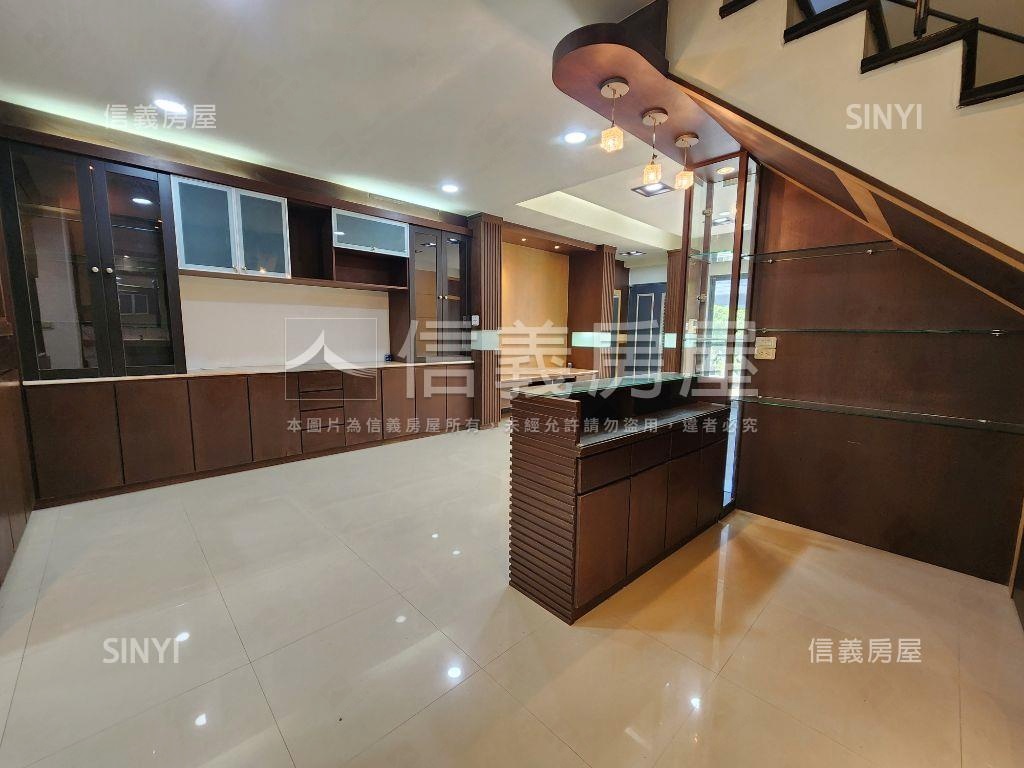 好市多商圈稀有車庫透天房屋室內格局與周邊環境