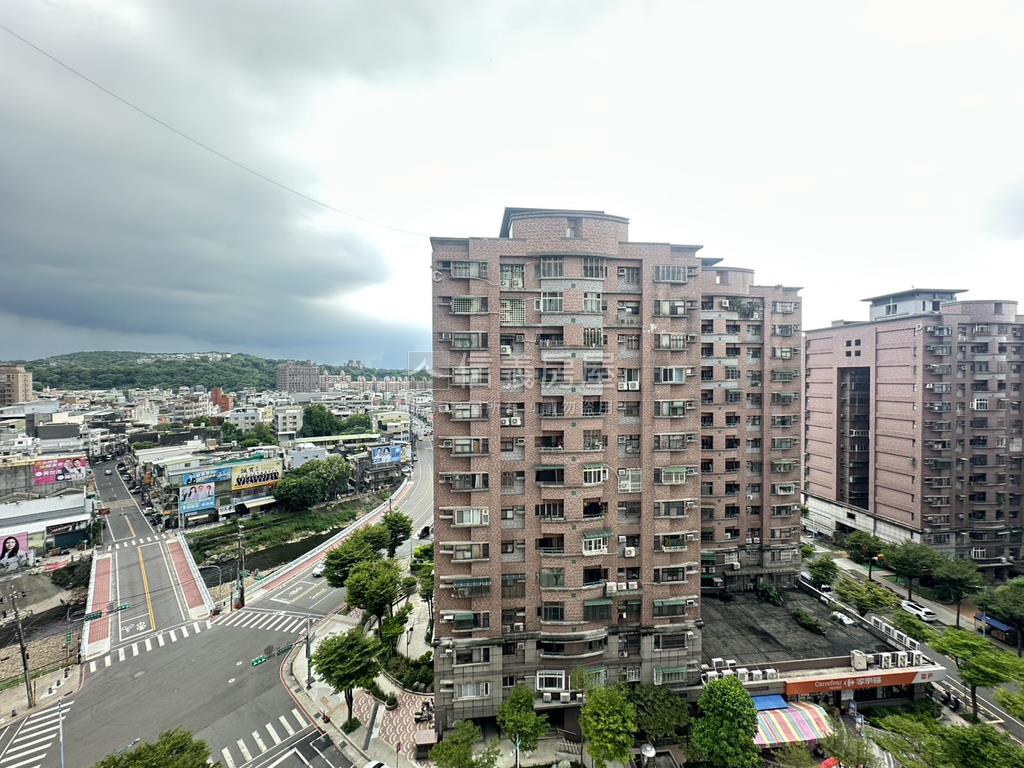 陸光新城Ａ區四房車位房屋室內格局與周邊環境