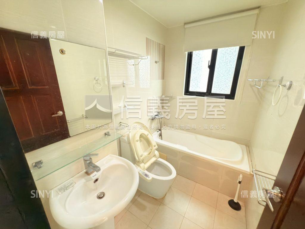 十二期高樓三房平車美裝潢房屋室內格局與周邊環境