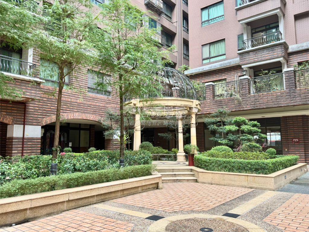 康橋水花園方正採光３房房屋室內格局與周邊環境