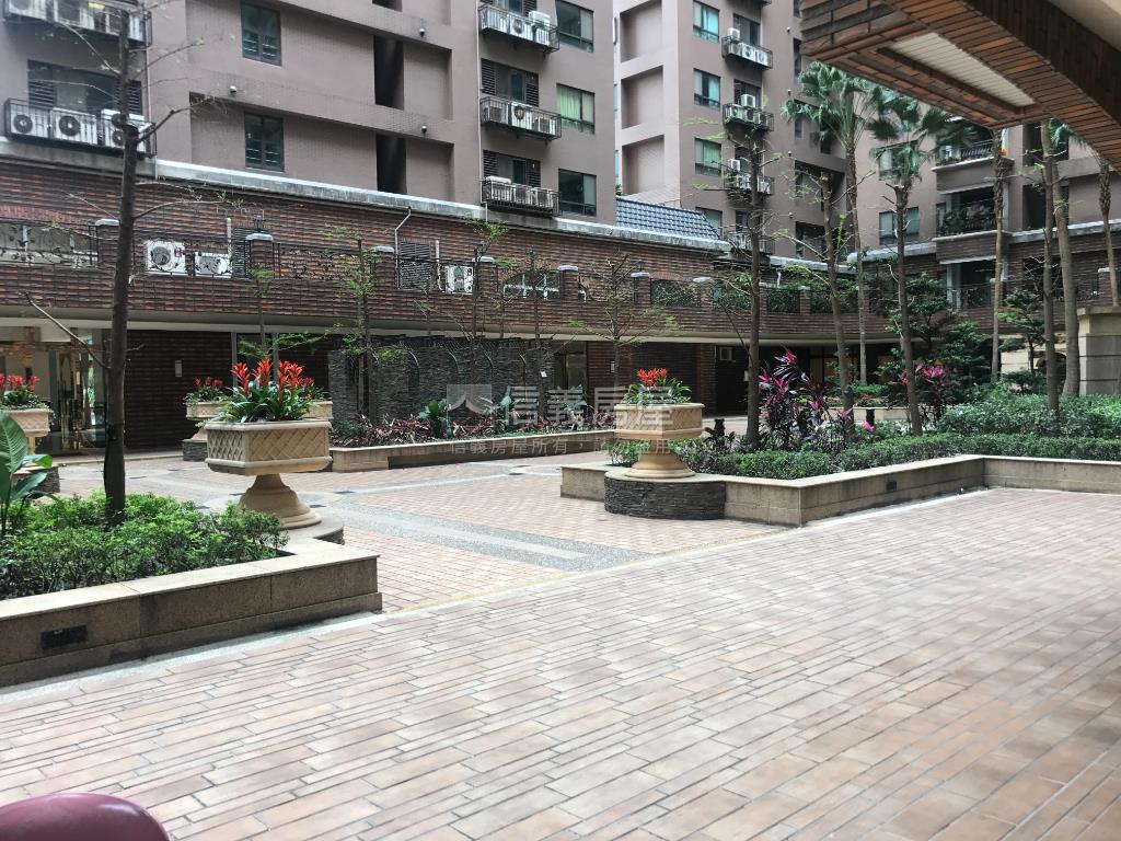 康橋水花園方正採光３房房屋室內格局與周邊環境