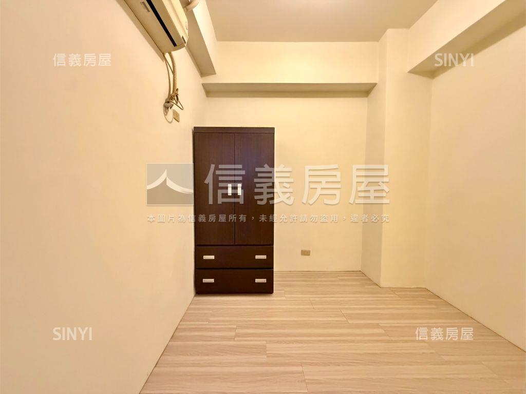 專任～龍山美兩房平面車位房屋室內格局與周邊環境