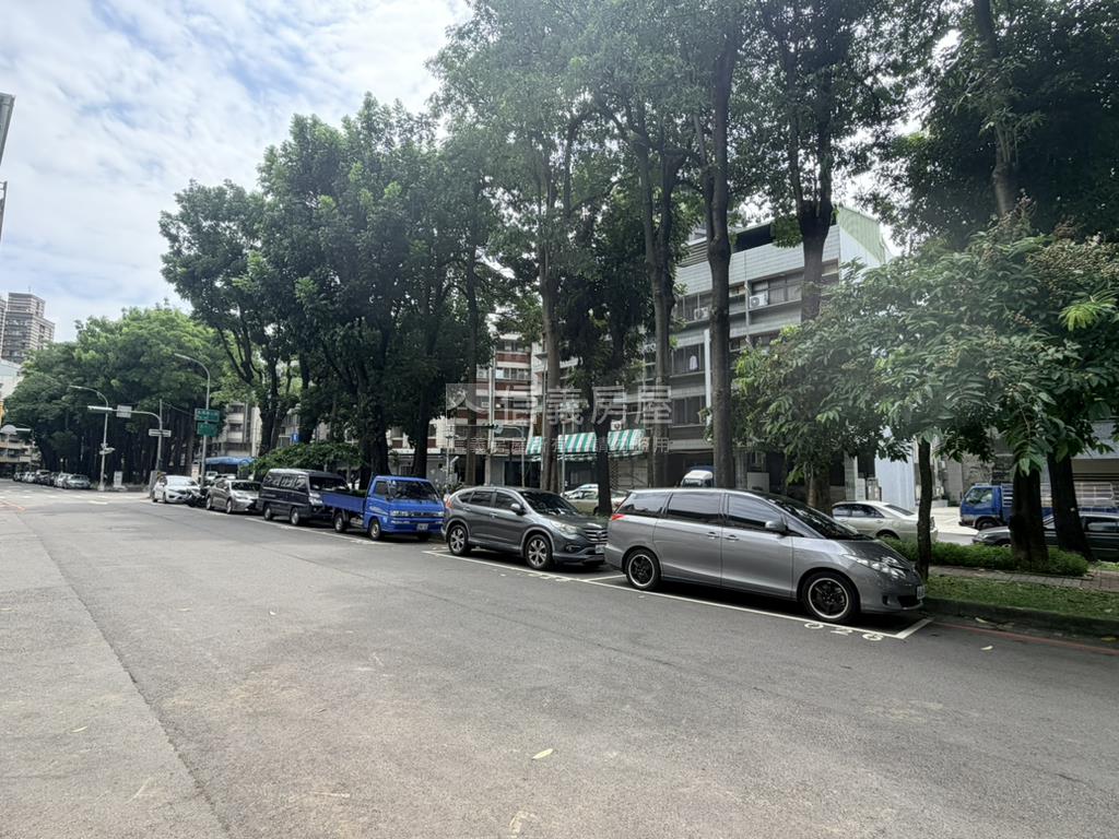單純套房一層不超過７戶房屋室內格局與周邊環境