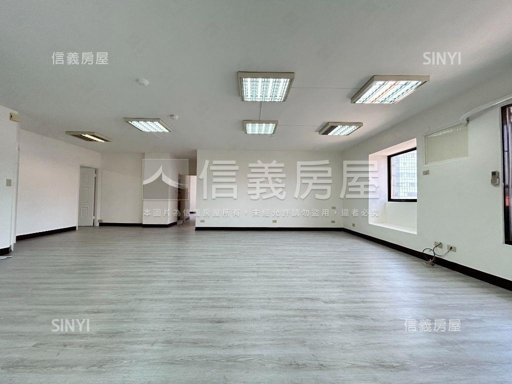 正南京東路崇偉三房車位房屋室內格局與周邊環境