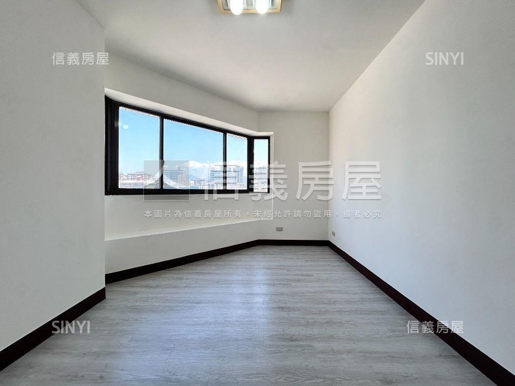 正南京東路崇偉三房車位房屋室內格局與周邊環境