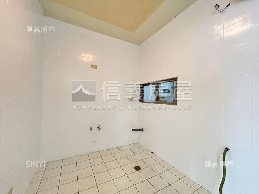 正南京東路崇偉三房車位房屋室內格局與周邊環境