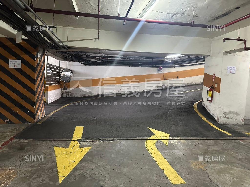 正南京東路崇偉三房車位房屋室內格局與周邊環境