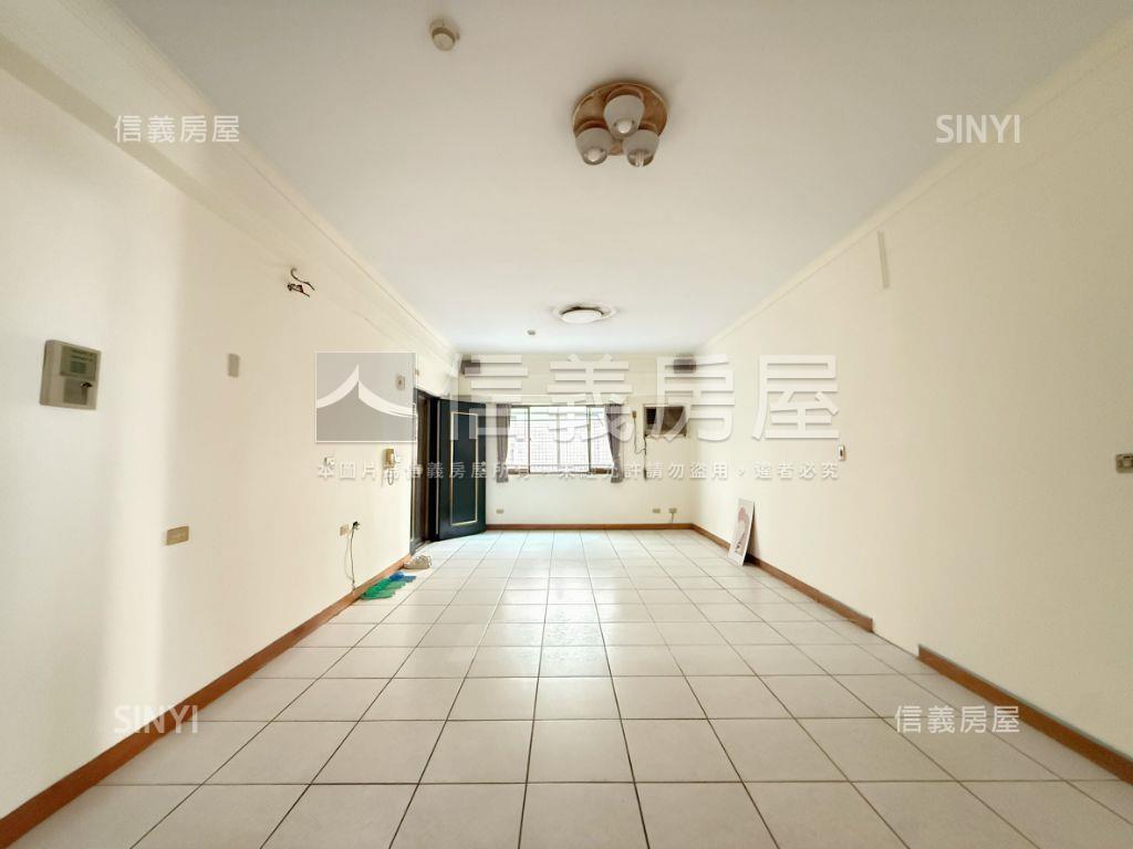 復新建設大三房附休旅車位房屋室內格局與周邊環境