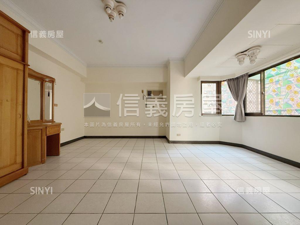 復新建設大三房附休旅車位房屋室內格局與周邊環境