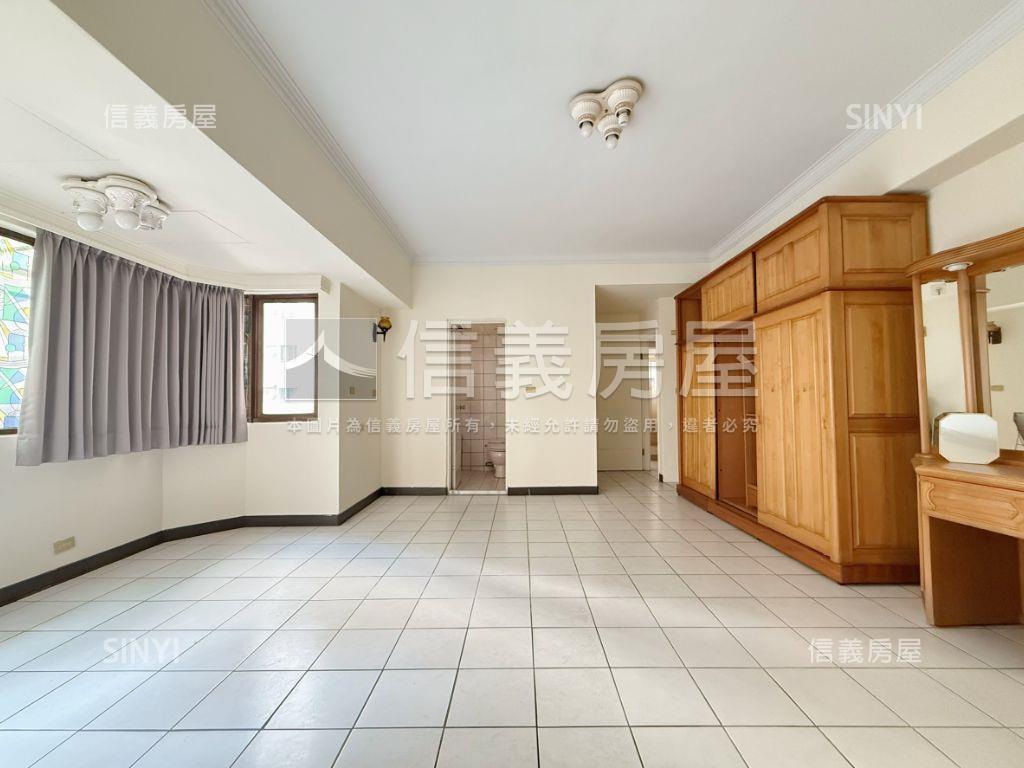 復新建設大三房附休旅車位房屋室內格局與周邊環境