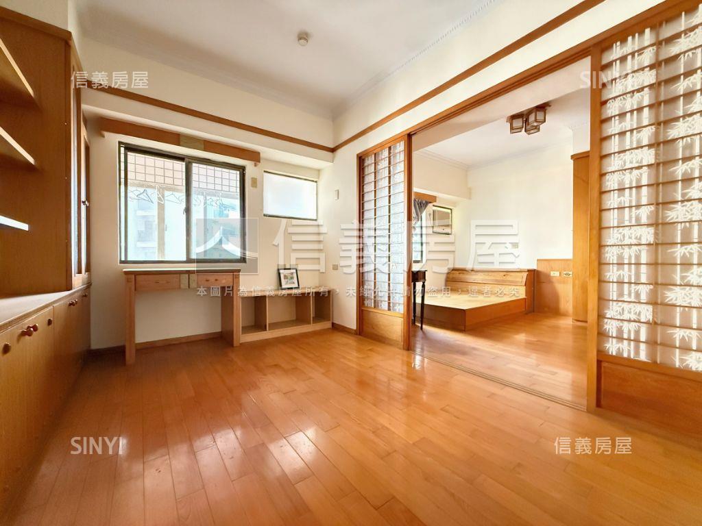 復新建設大三房附休旅車位房屋室內格局與周邊環境