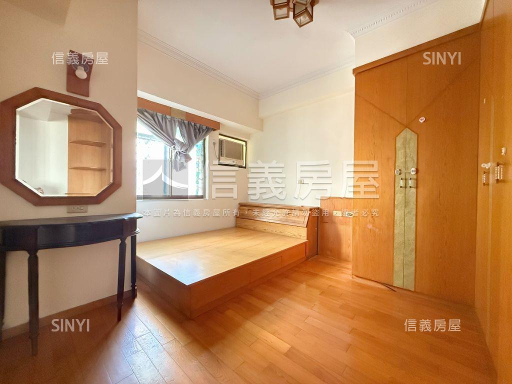 復新建設大三房附休旅車位房屋室內格局與周邊環境