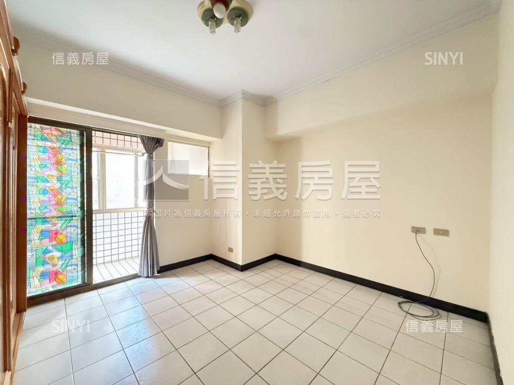 復新建設大三房附休旅車位房屋室內格局與周邊環境