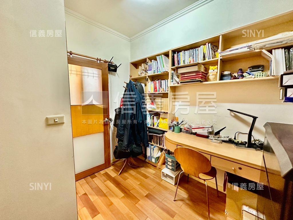 南山路８１巷四房坡平車位房屋室內格局與周邊環境