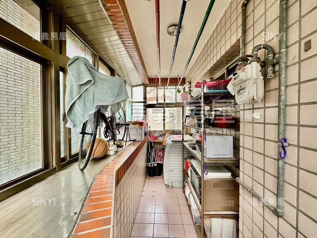 南山路８１巷四房坡平車位房屋室內格局與周邊環境