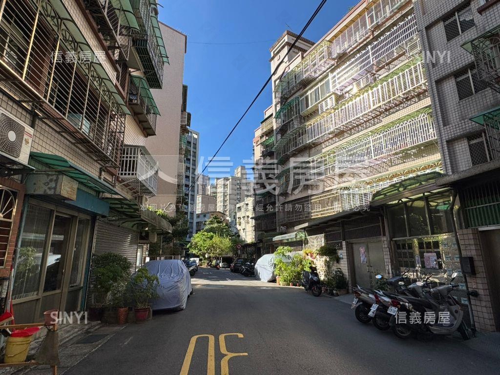 南山路８１巷四房坡平車位房屋室內格局與周邊環境