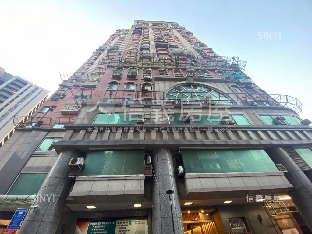 電梯。全聯樓上好套房房屋室內格局與周邊環境