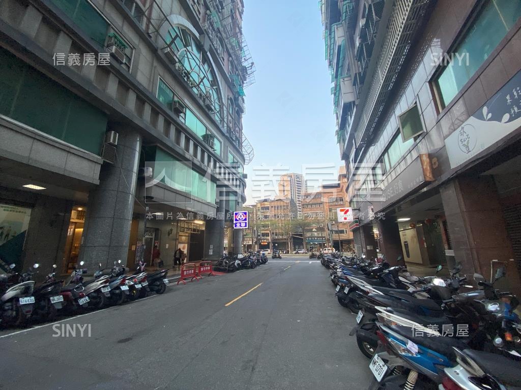 電梯。全聯樓上好套房房屋室內格局與周邊環境