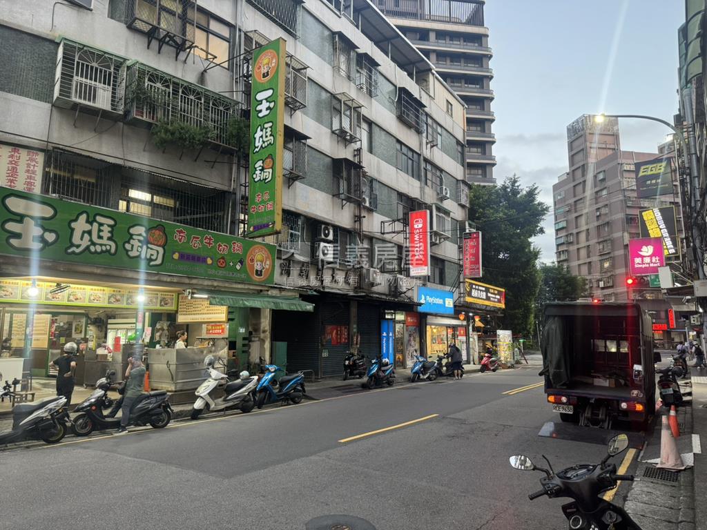 新泰路金流人流店面房屋室內格局與周邊環境