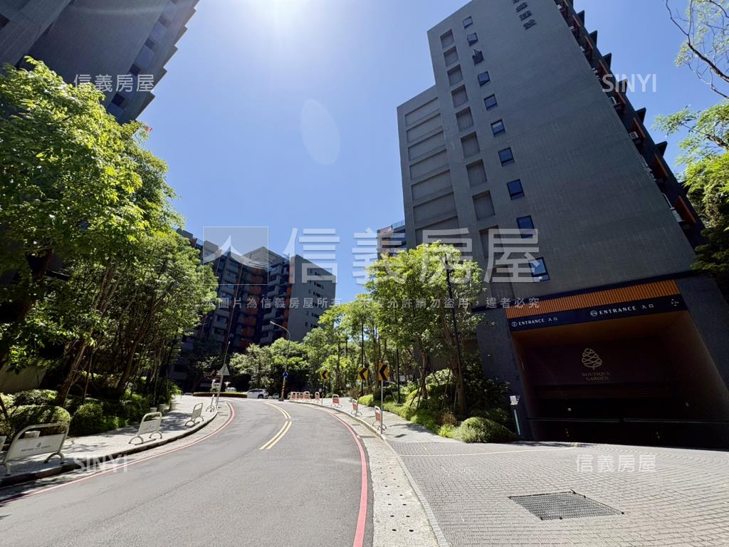 星野沐月山景２房車位房屋室內格局與周邊環境