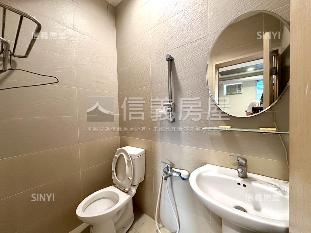 民族路頂樓美景大空間房屋室內格局與周邊環境