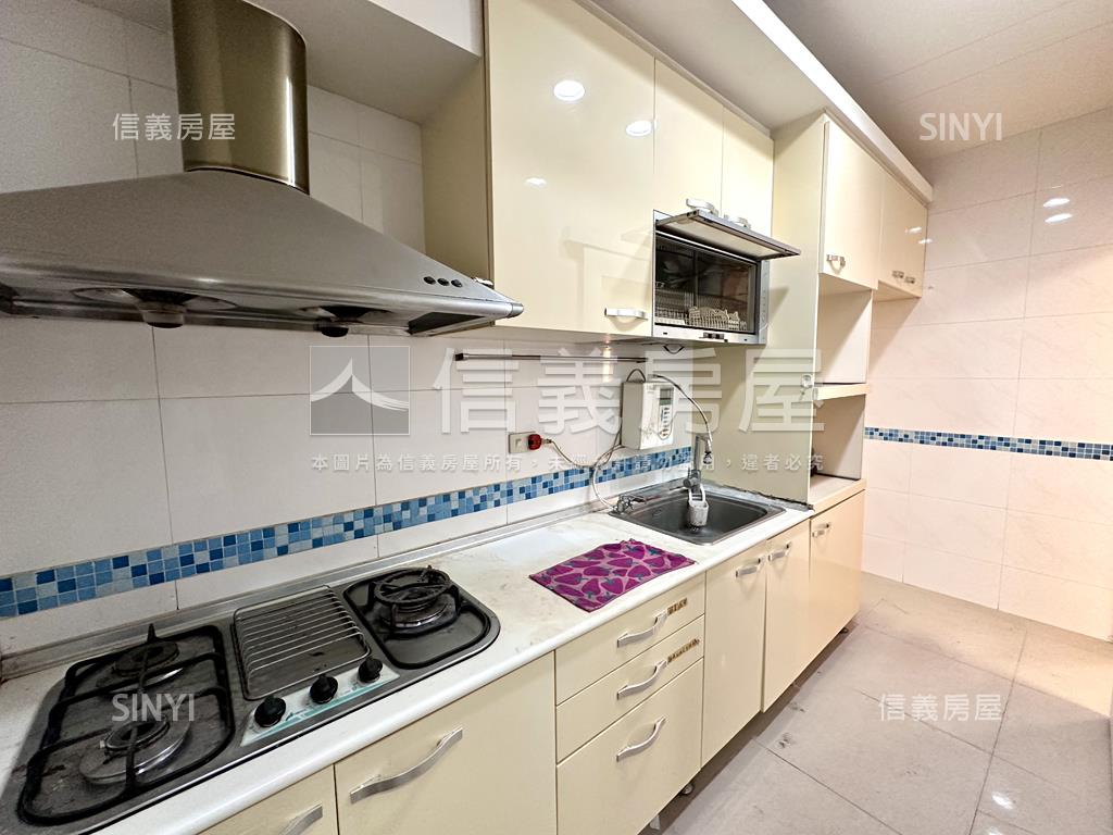 民族路頂樓美景大空間房屋室內格局與周邊環境