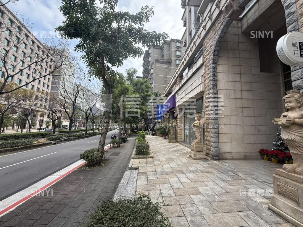 大直挑高金店面房屋室內格局與周邊環境