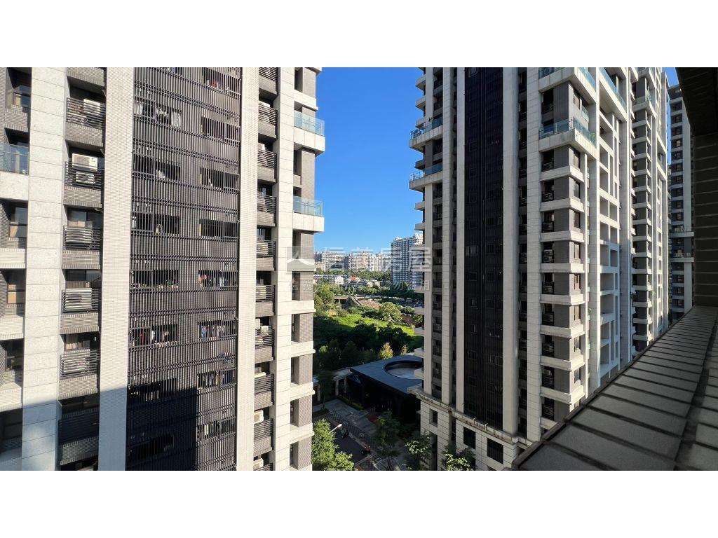 詠萃翰墨飄香兩房車位房屋室內格局與周邊環境