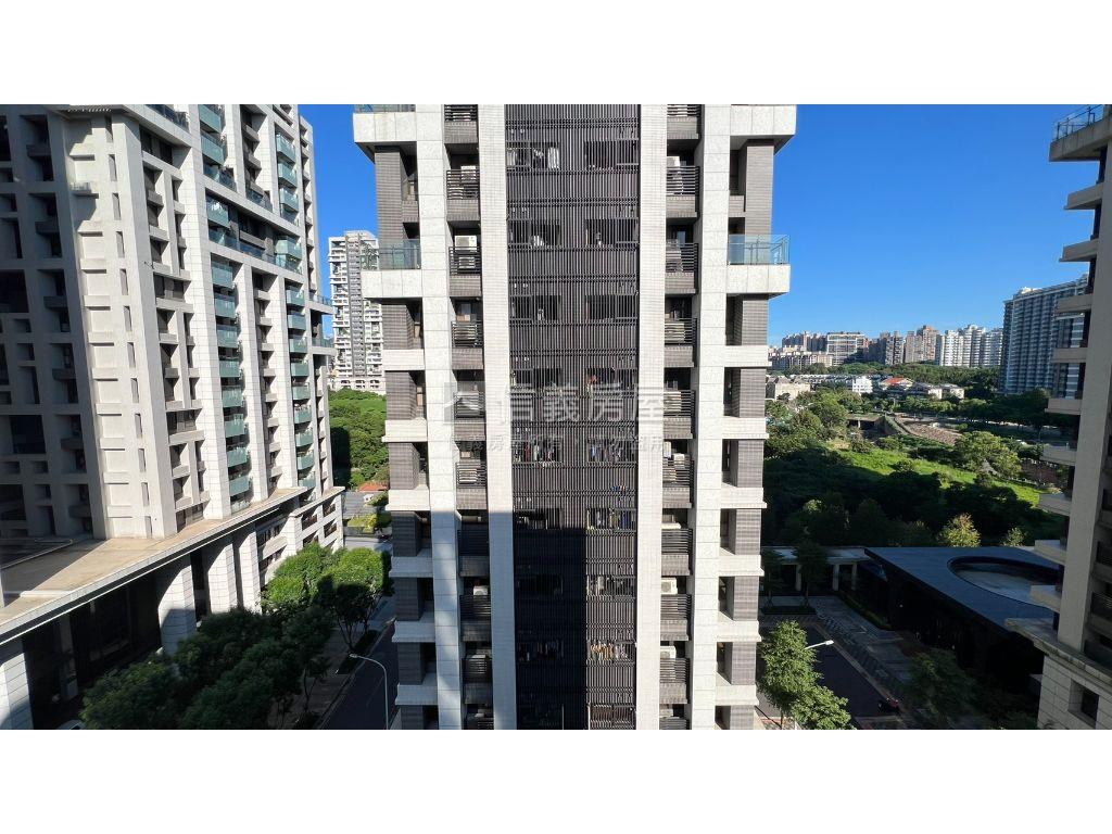 詠萃翰墨飄香兩房車位房屋室內格局與周邊環境