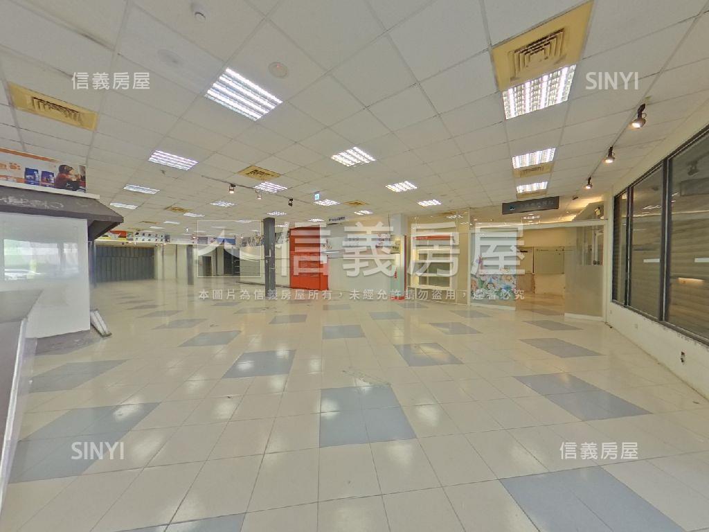 國光路大面寬店面房屋室內格局與周邊環境