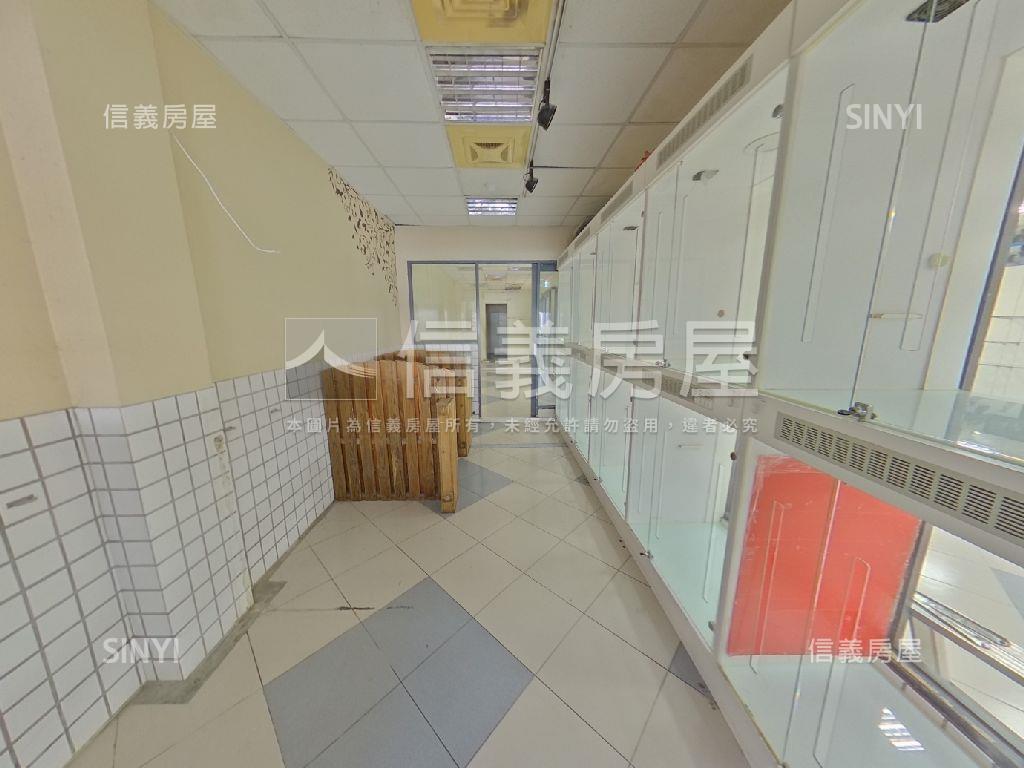 國光路大面寬店面房屋室內格局與周邊環境