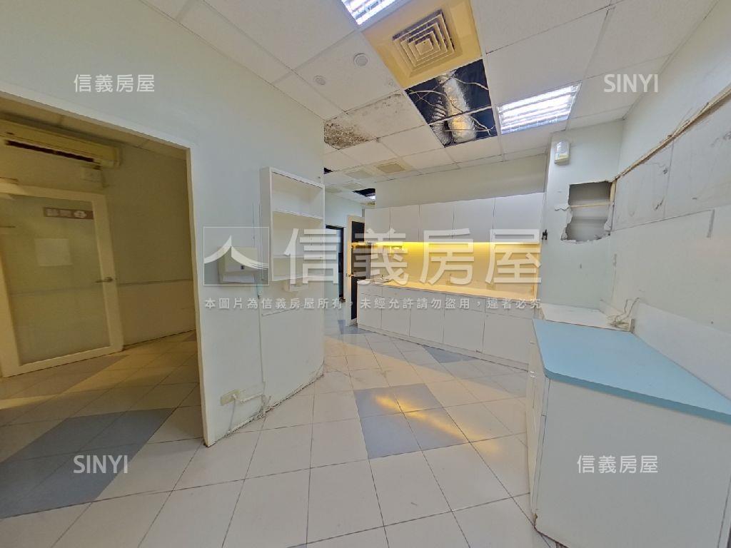 國光路大面寬店面房屋室內格局與周邊環境