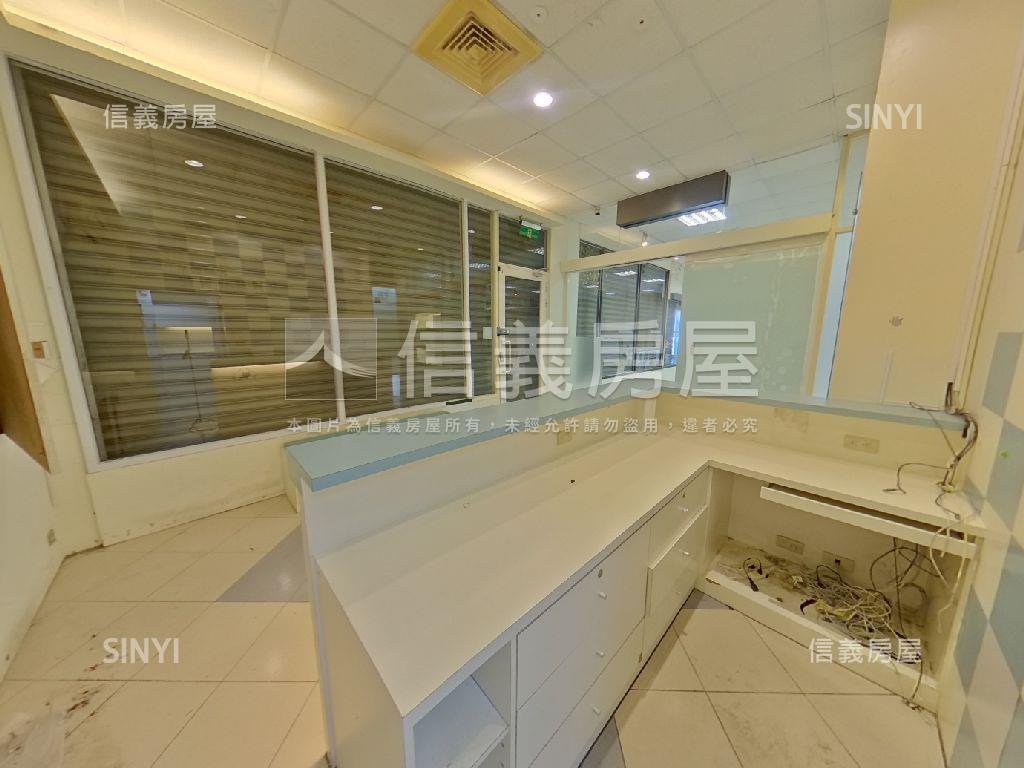 國光路大面寬店面房屋室內格局與周邊環境