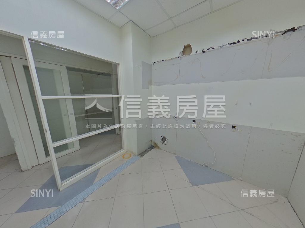 國光路大面寬店面房屋室內格局與周邊環境