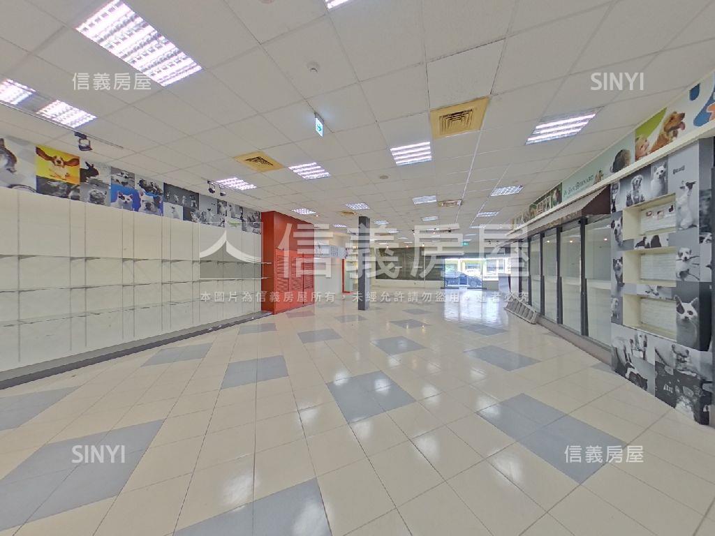 國光路大面寬店面房屋室內格局與周邊環境