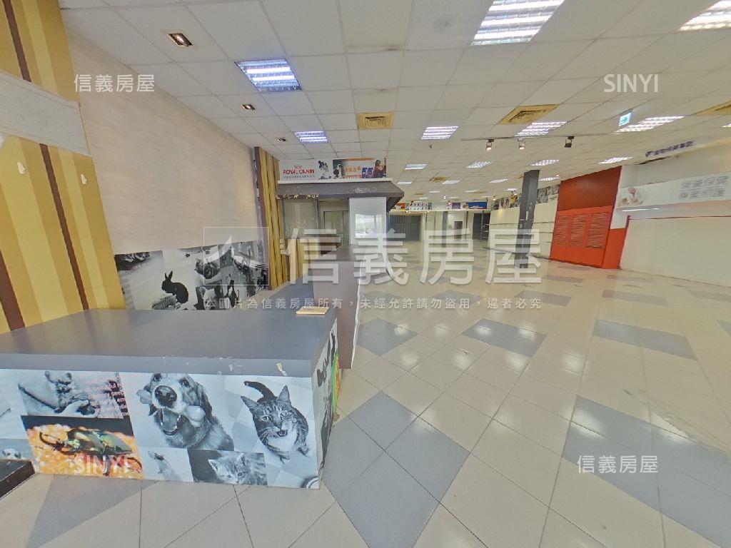 國光路大面寬店面房屋室內格局與周邊環境