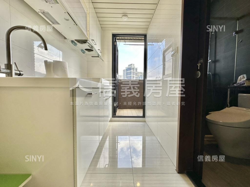 稀有楓華挑高美屋房屋室內格局與周邊環境