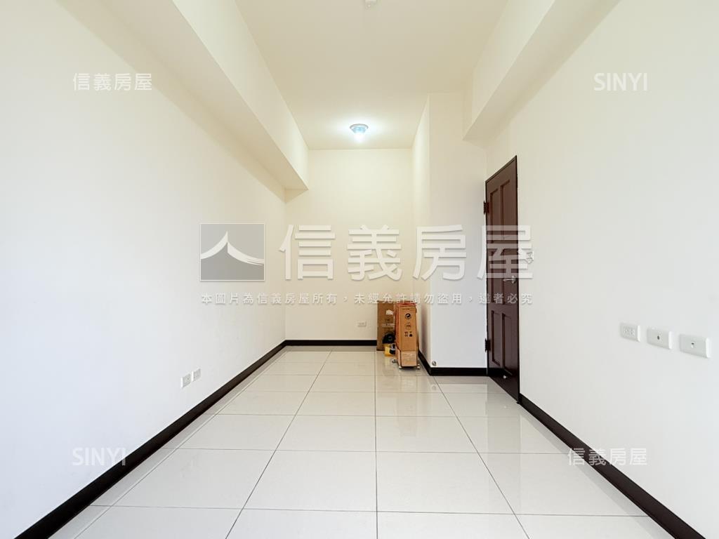 鳳茗雙鐵雙軌之星２房房屋室內格局與周邊環境