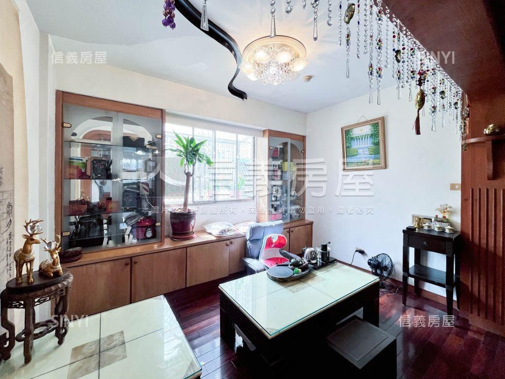 通豪芳鄰美美兩房車位採光房屋室內格局與周邊環境