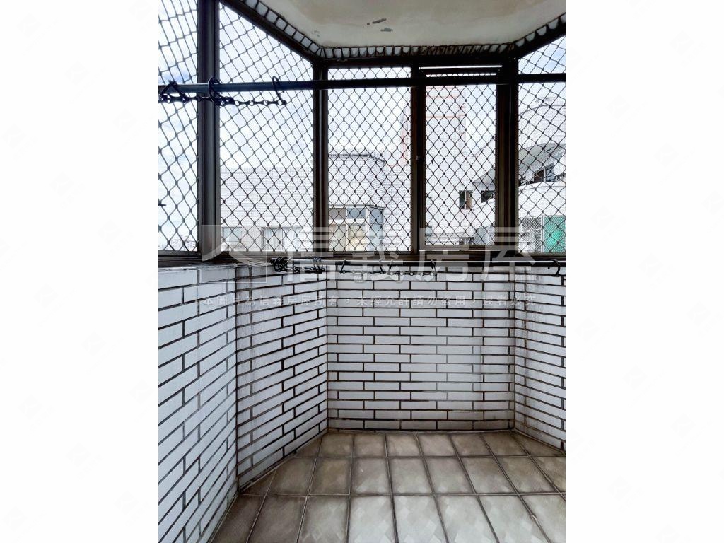 通豪芳鄰美美兩房車位採光房屋室內格局與周邊環境