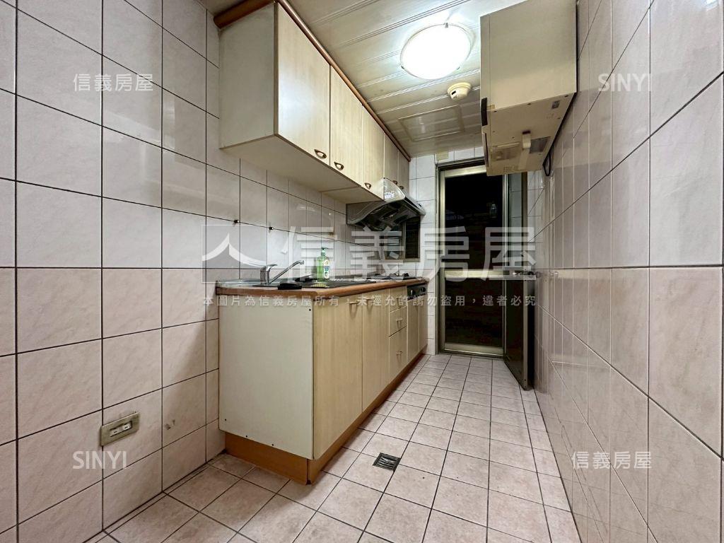 【幸福商圈】純品三房車位房屋室內格局與周邊環境