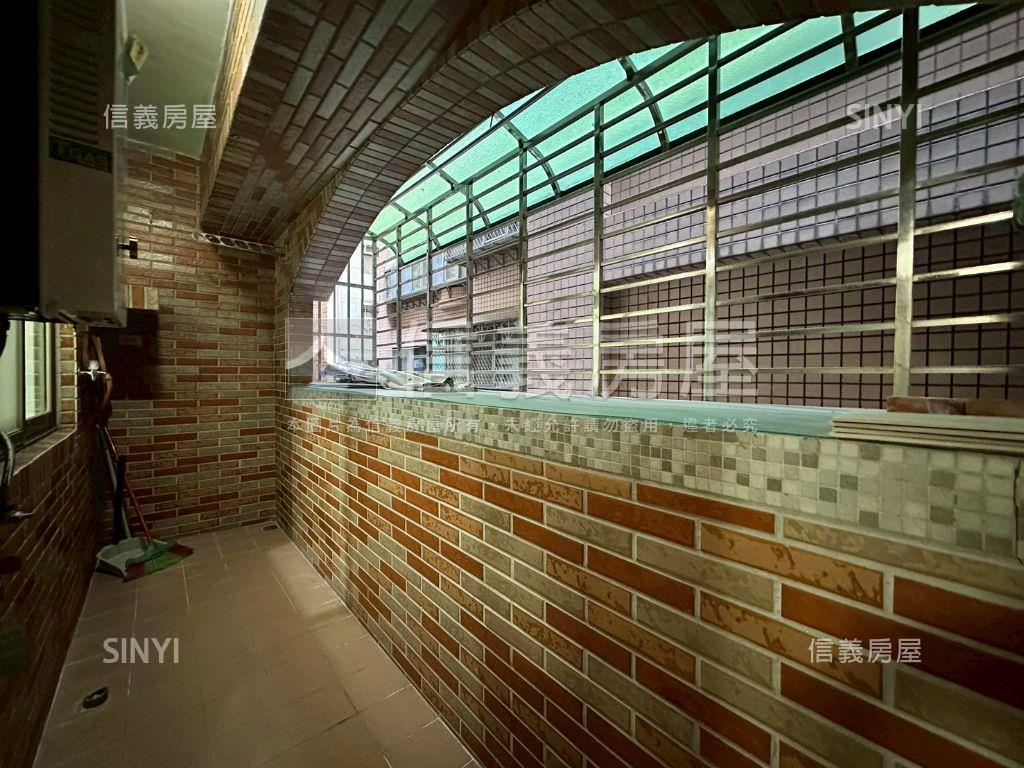 【幸福商圈】純品三房車位房屋室內格局與周邊環境