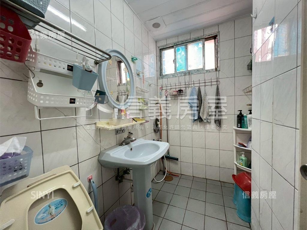 稀有釋出陽明世紀挑高三房房屋室內格局與周邊環境