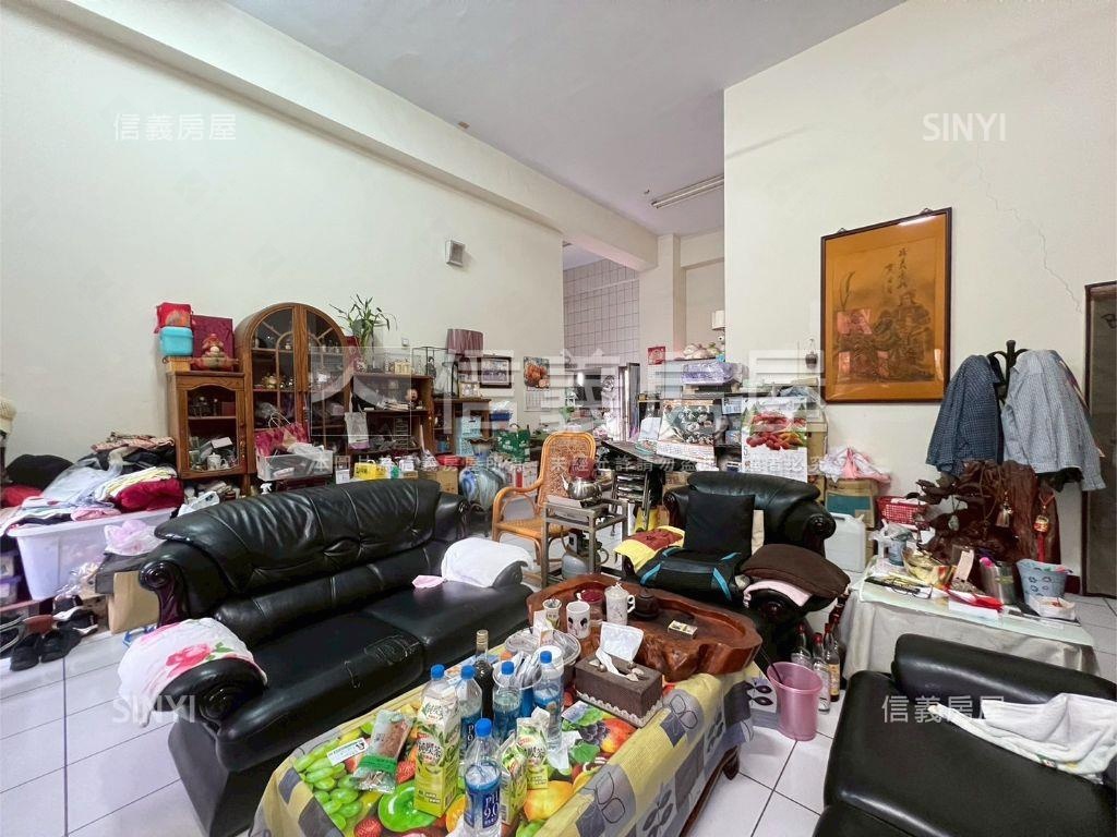 稀有釋出陽明世紀挑高三房房屋室內格局與周邊環境