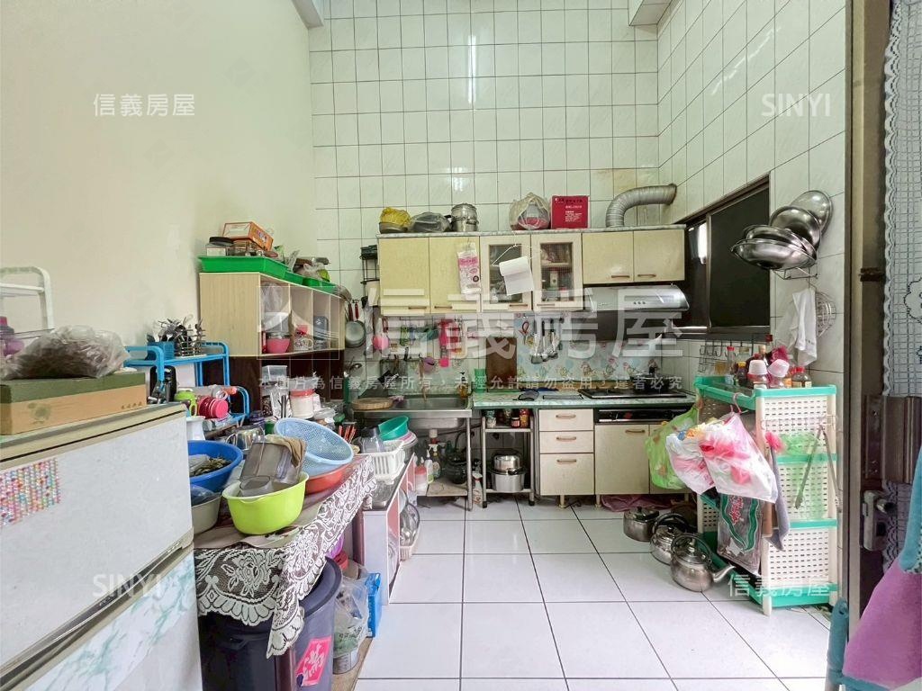 稀有釋出陽明世紀挑高三房房屋室內格局與周邊環境