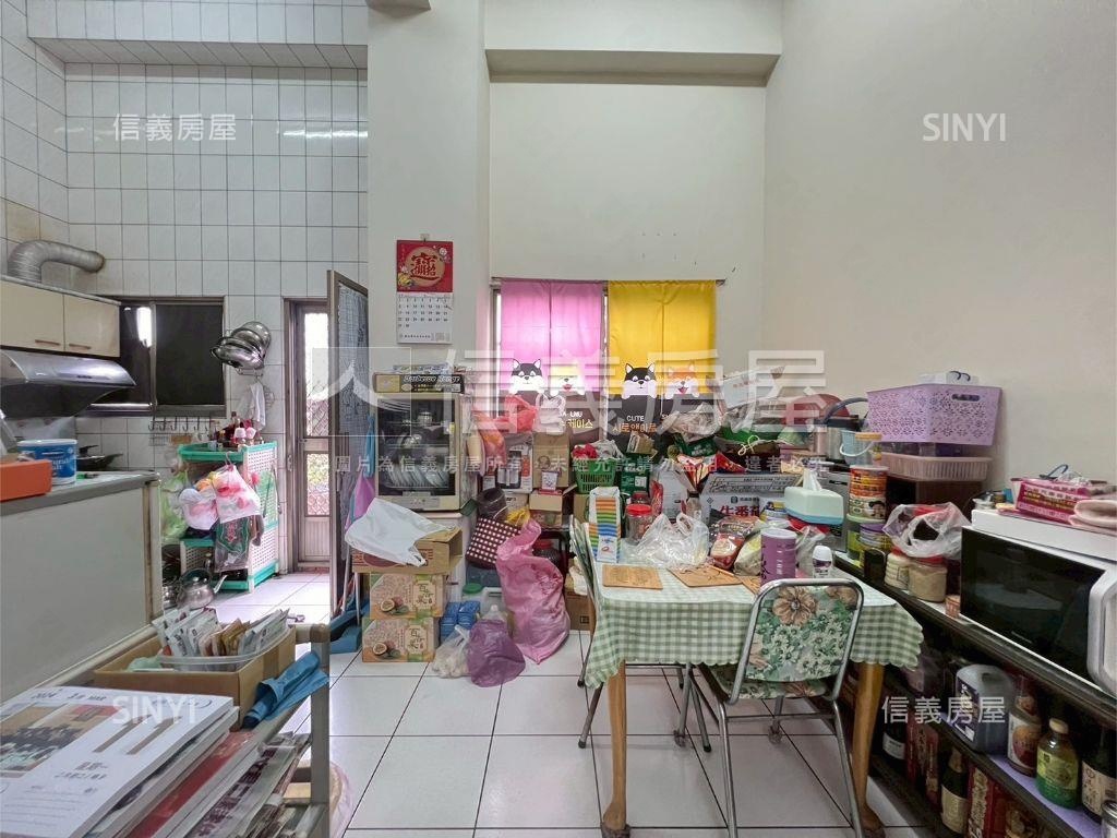 稀有釋出陽明世紀挑高三房房屋室內格局與周邊環境