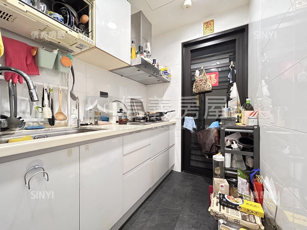 政大綠意２房１室坡平車位房屋室內格局與周邊環境