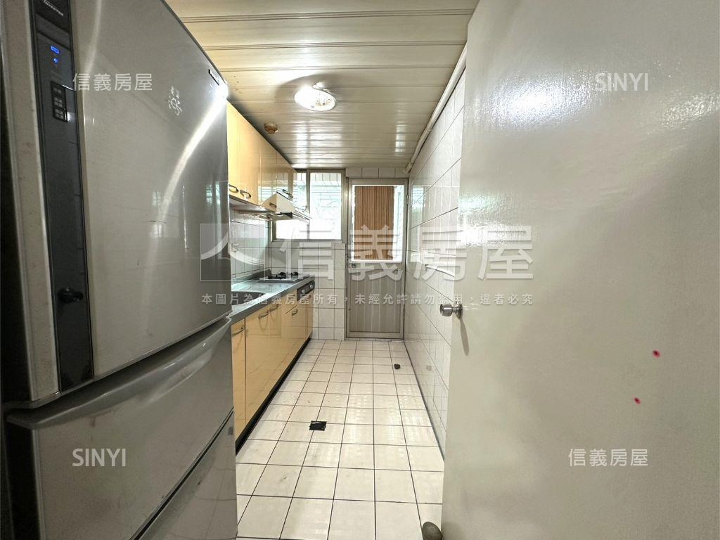 捷運三重國小大空間華廈房屋室內格局與周邊環境