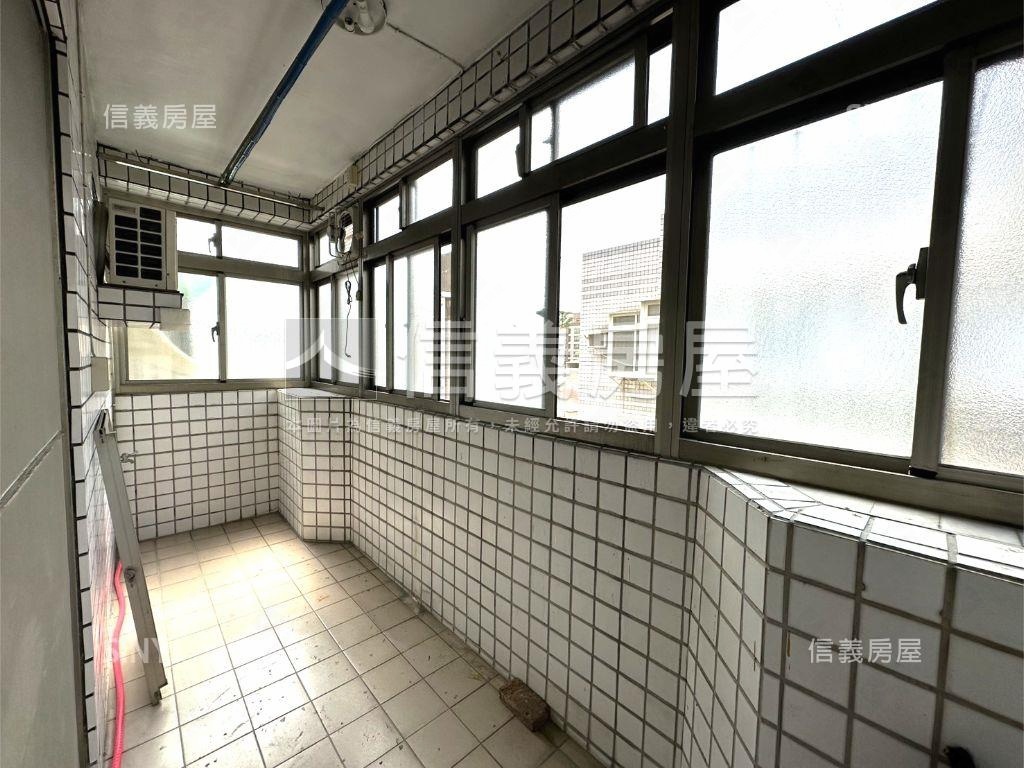 捷運三重國小大空間華廈房屋室內格局與周邊環境